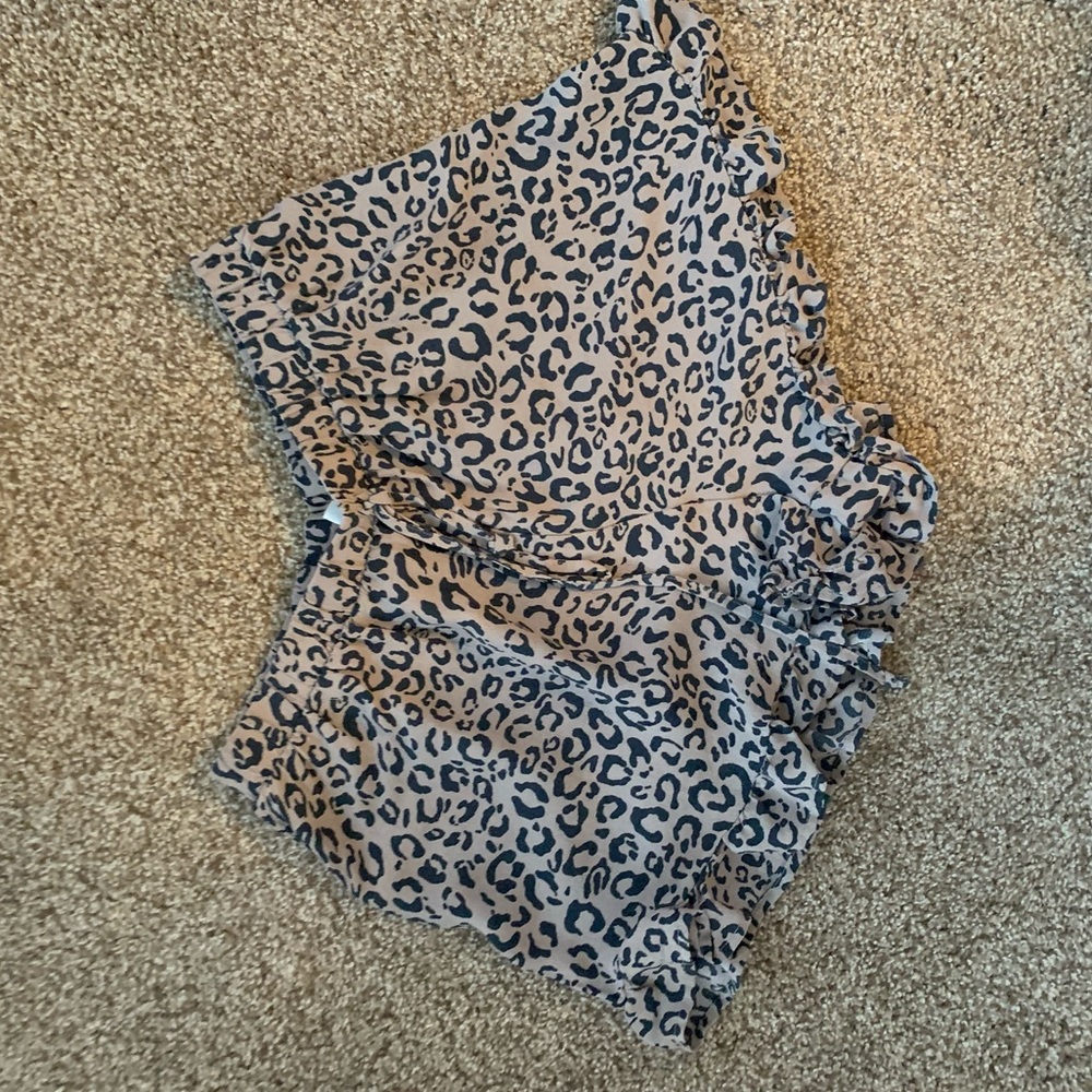 Leopard print flowy shorts
